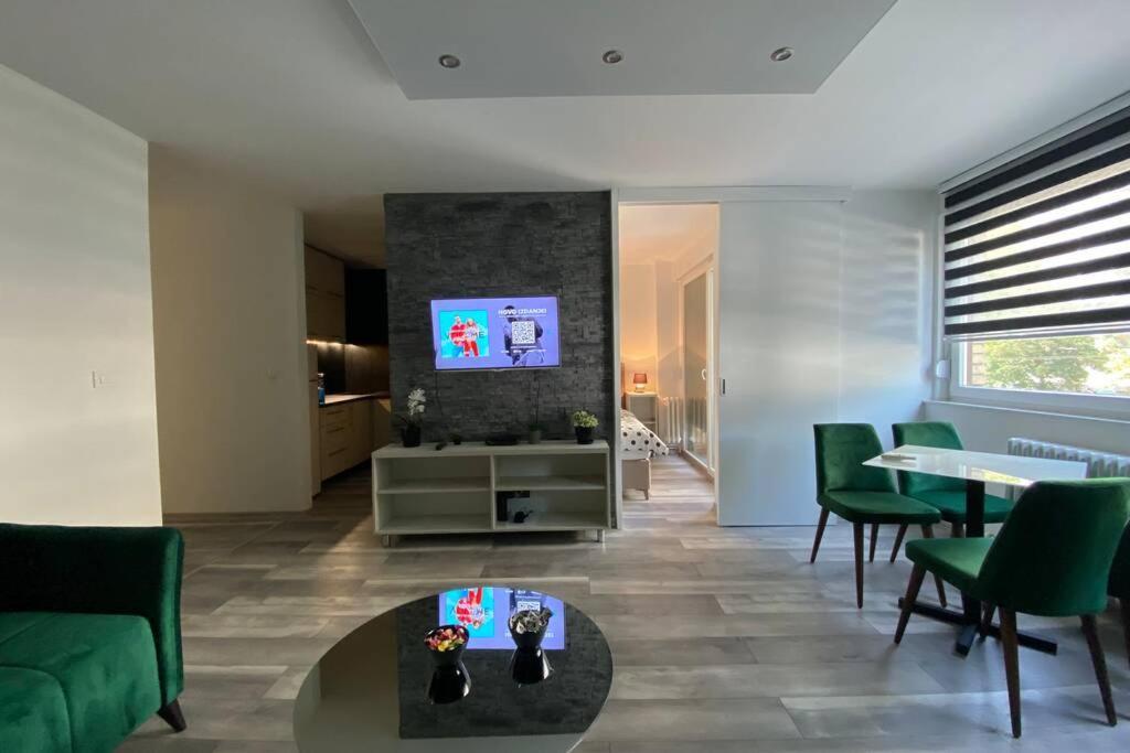 Apartman Omar Stan Na Dan Besplatan Parking Сараево Екстериор снимка