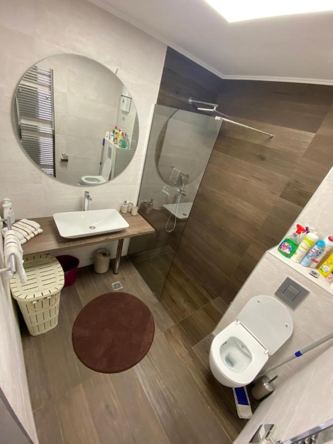 Apartman Omar Stan Na Dan Besplatan Parking Сараево Екстериор снимка
