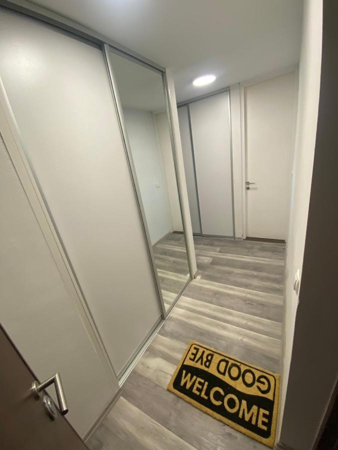 Apartman Omar Stan Na Dan Besplatan Parking Сараево Екстериор снимка
