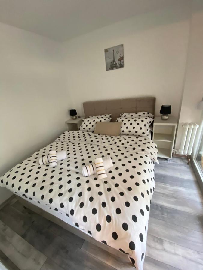 Apartman Omar Stan Na Dan Besplatan Parking Сараево Екстериор снимка