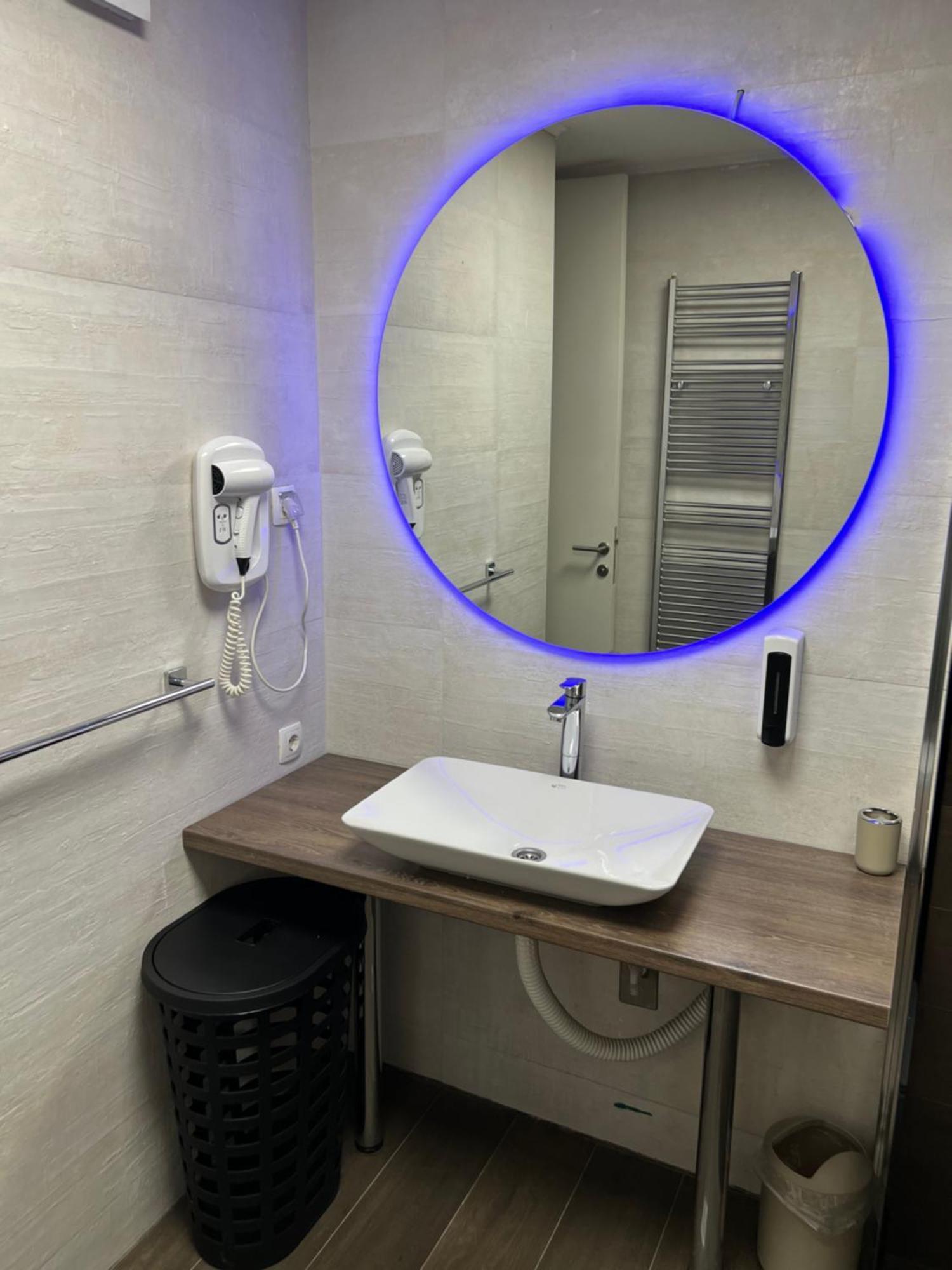 Apartman Omar Stan Na Dan Besplatan Parking Сараево Екстериор снимка