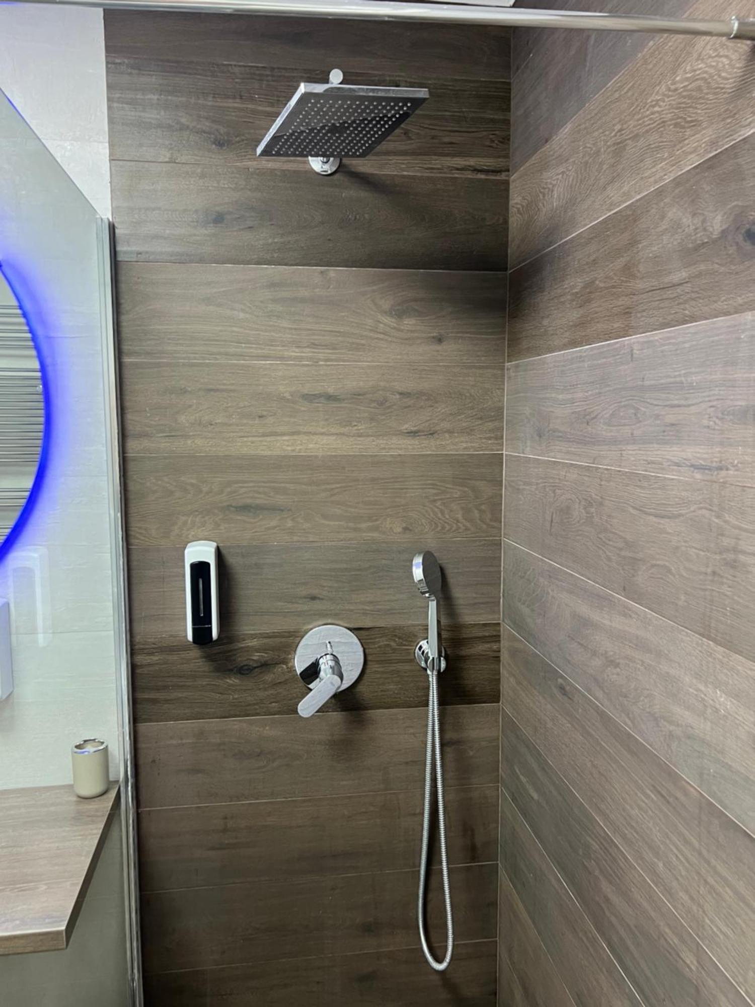 Apartman Omar Stan Na Dan Besplatan Parking Сараево Екстериор снимка